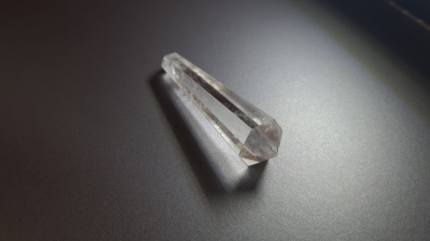 Cristal de quartz - 6 facettes - 7 x 1.8 cm - 23.4 g