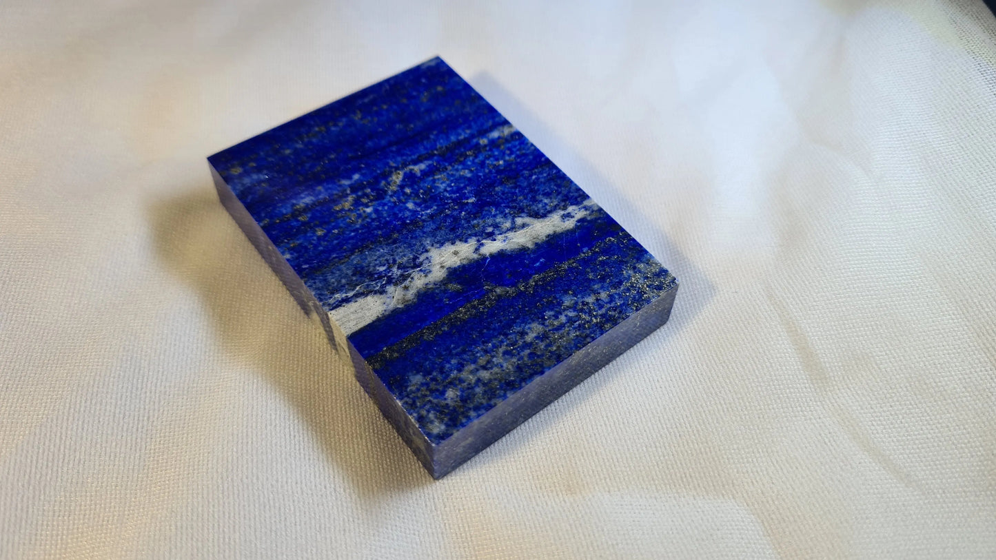 Plaque de lapis lazuli 1.3x5x7.5cm Cristal Roche