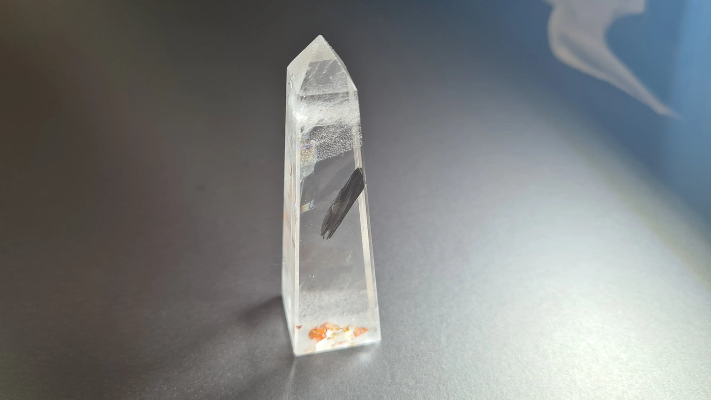 Tour de cristal de quartz 4 faces 8.1cm Cristal Roche