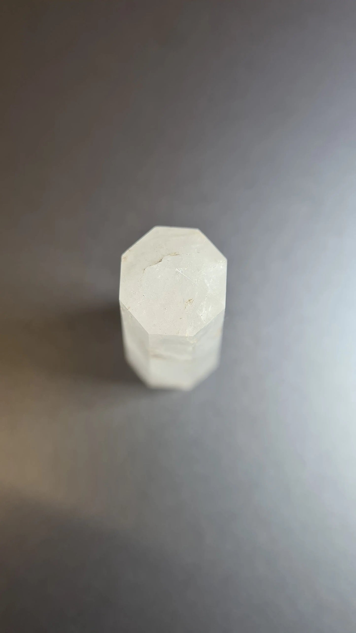 Tour de cristal de quartz 8 faces 7.1cm Cristal Roche