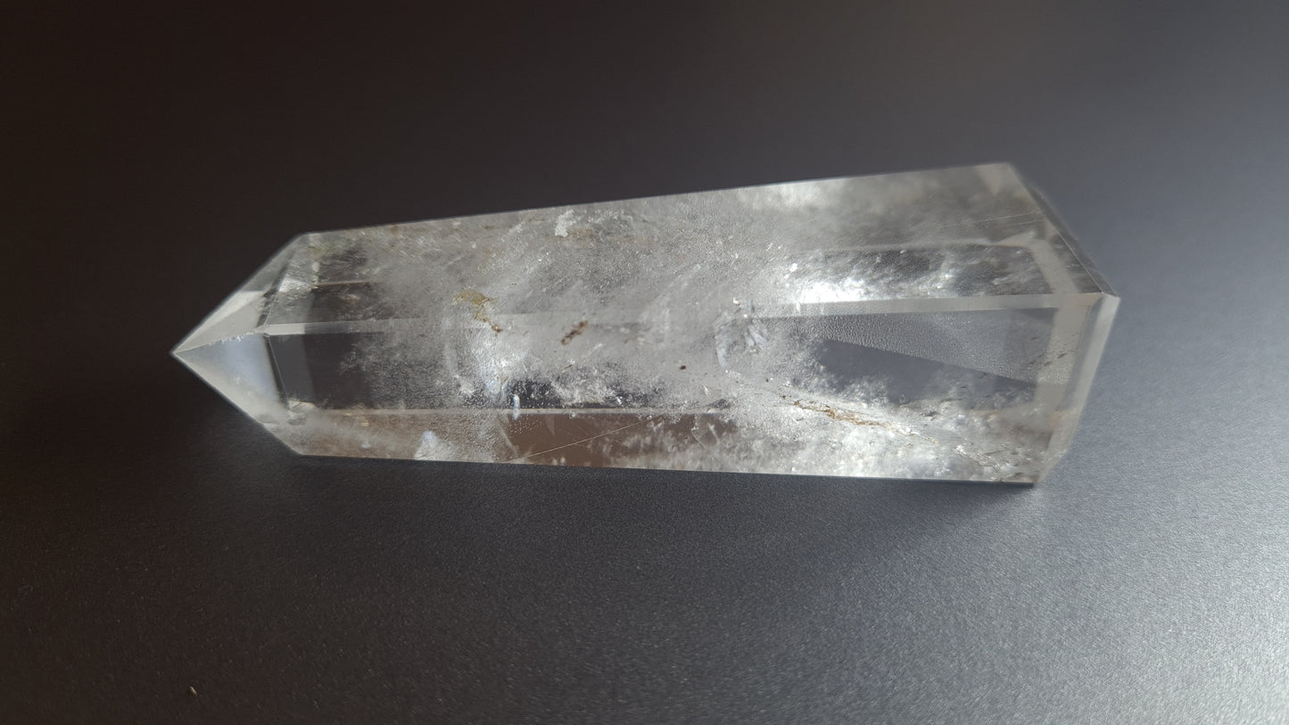 Tour de cristal de quartz 4 faces 8.5cm
