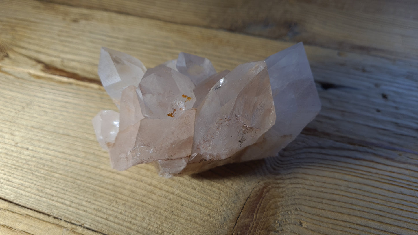 Amas de cristaux de quartz rose 441g, 11x6cm