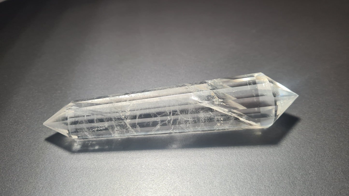 Cristal de quartz - 16 faces - 13.5 x 2.9 cm - 148g