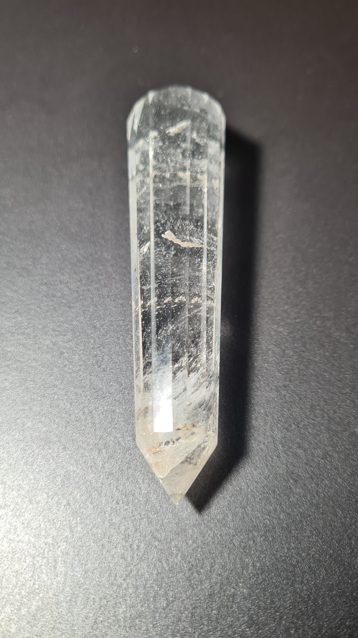 Cristal de quartz - 16 facettes - 9.6 x 2.2 cm - 54.5