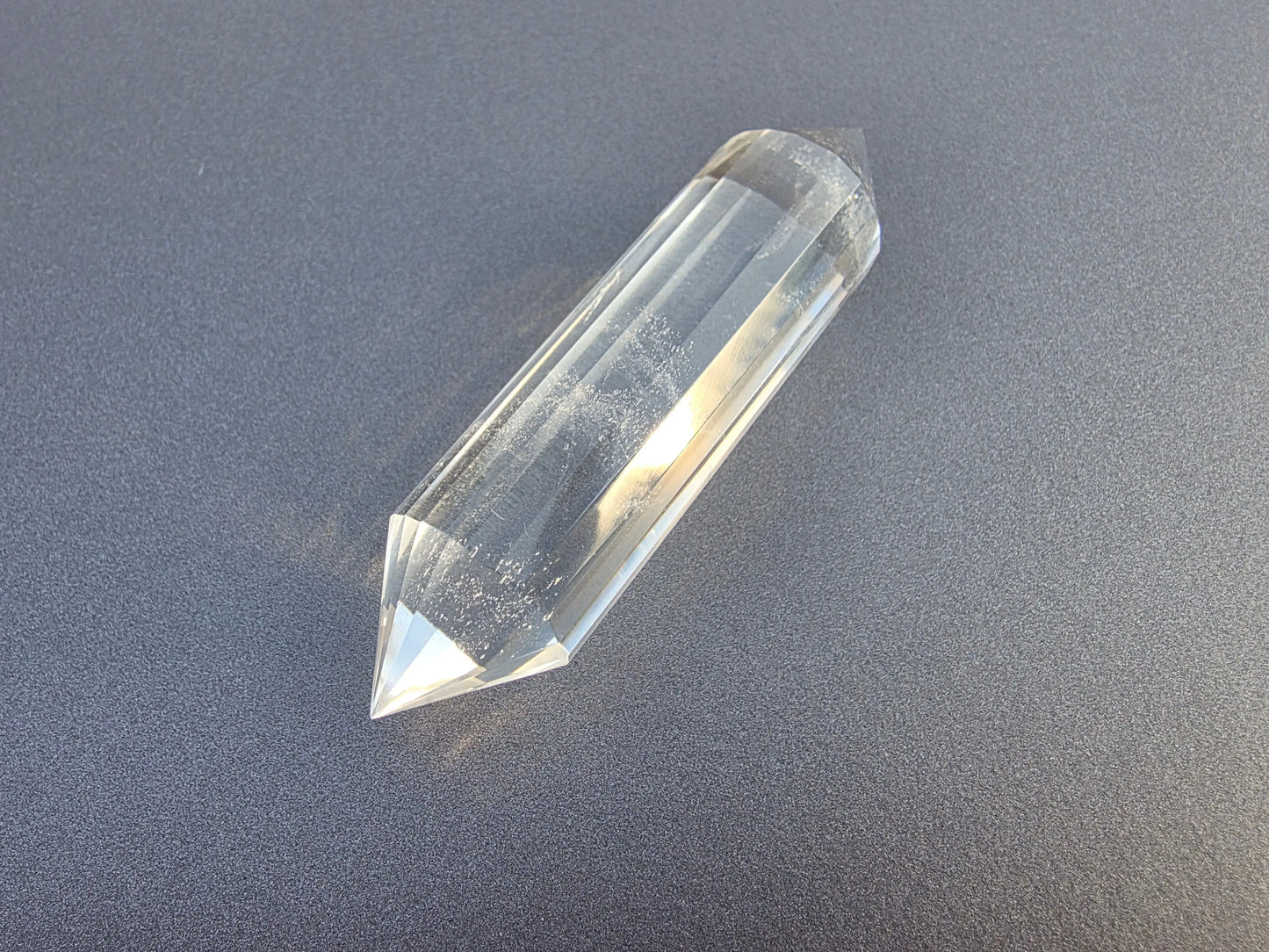 Cristal de quartz - 23 facettes - 9.6 x 2.3 cm - 85.1g Ma boutique