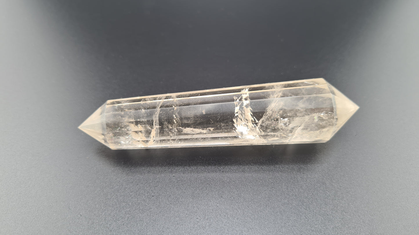 Cristal de quartz fumé - 16 facettes - 10.3 x 2.3 cm - 79.8g