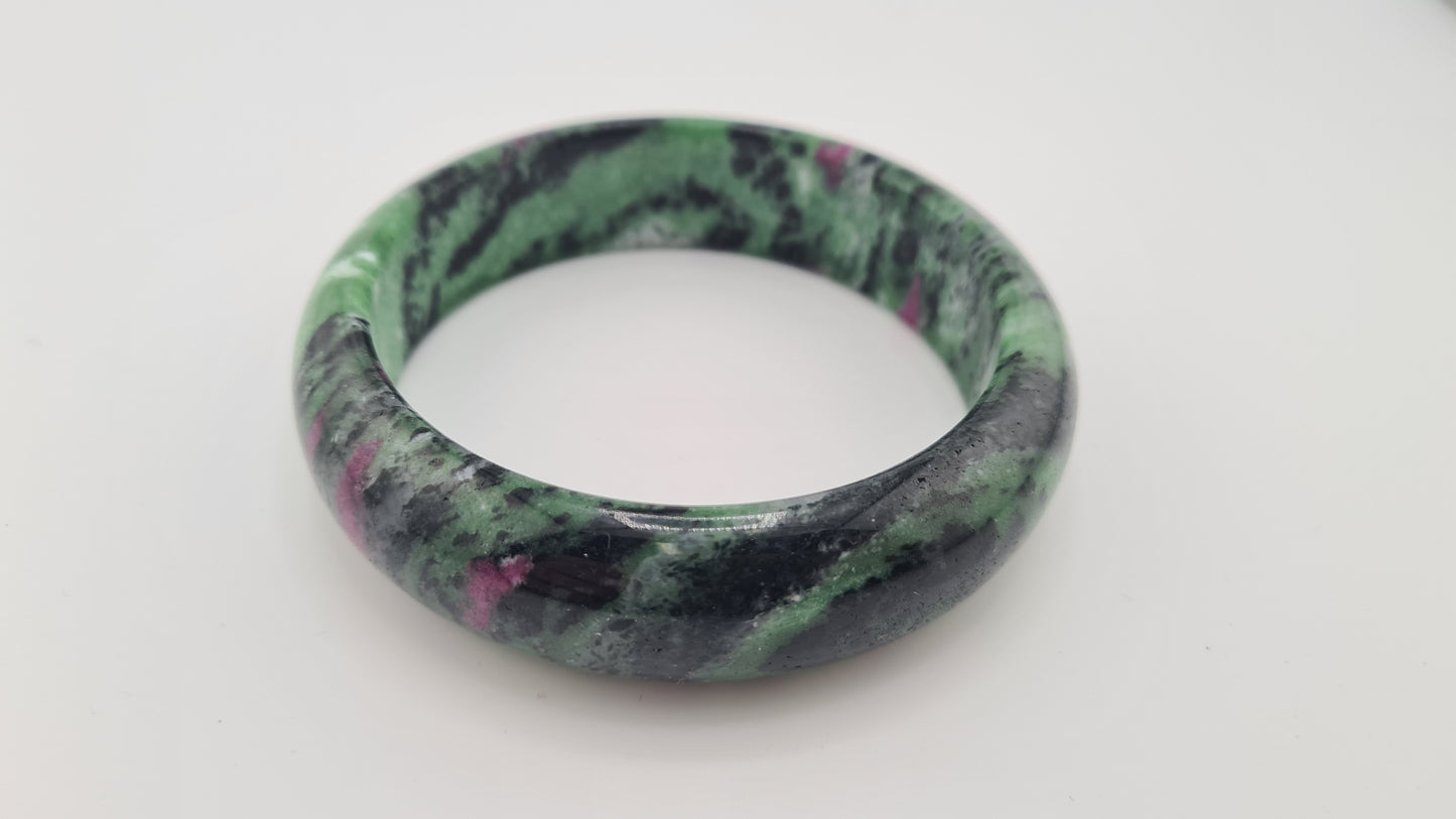Bracelet massif "jonc" en rubis zoïsite
