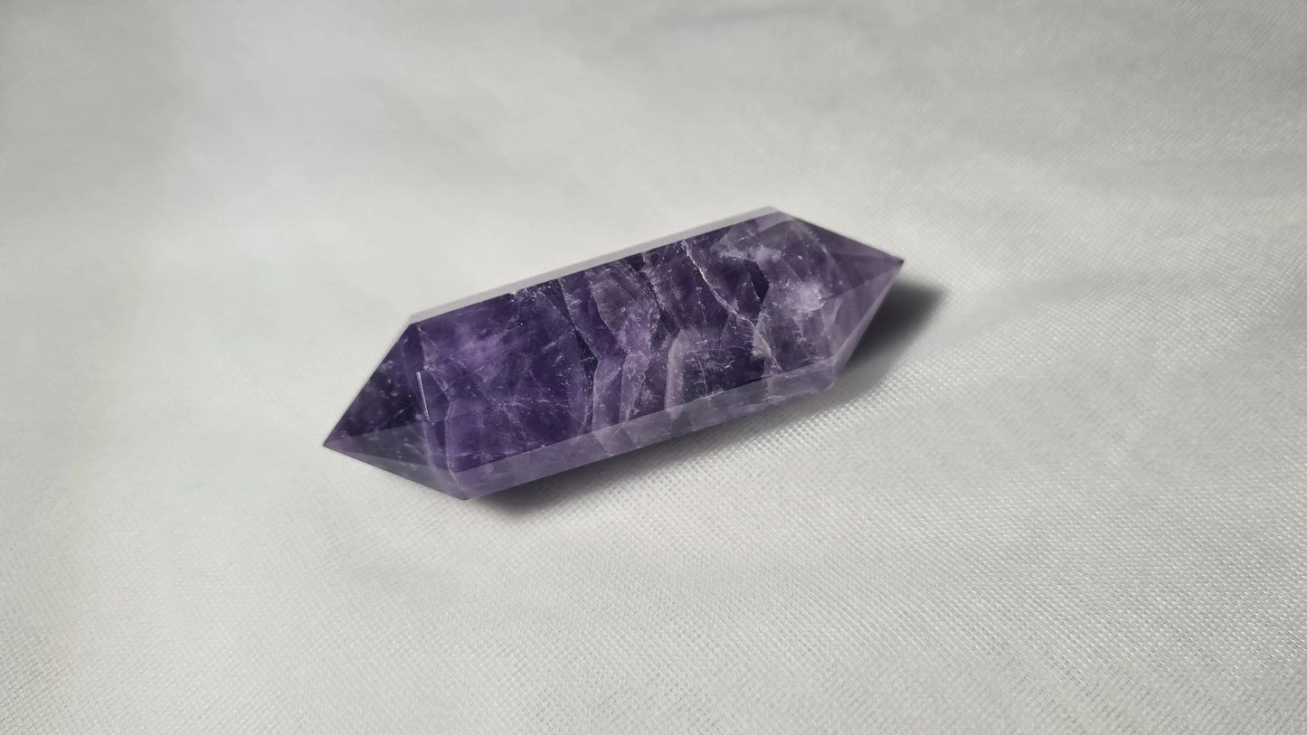 Améthyste taillée 12 facettes 7.5x2.4cm Cristal Roche