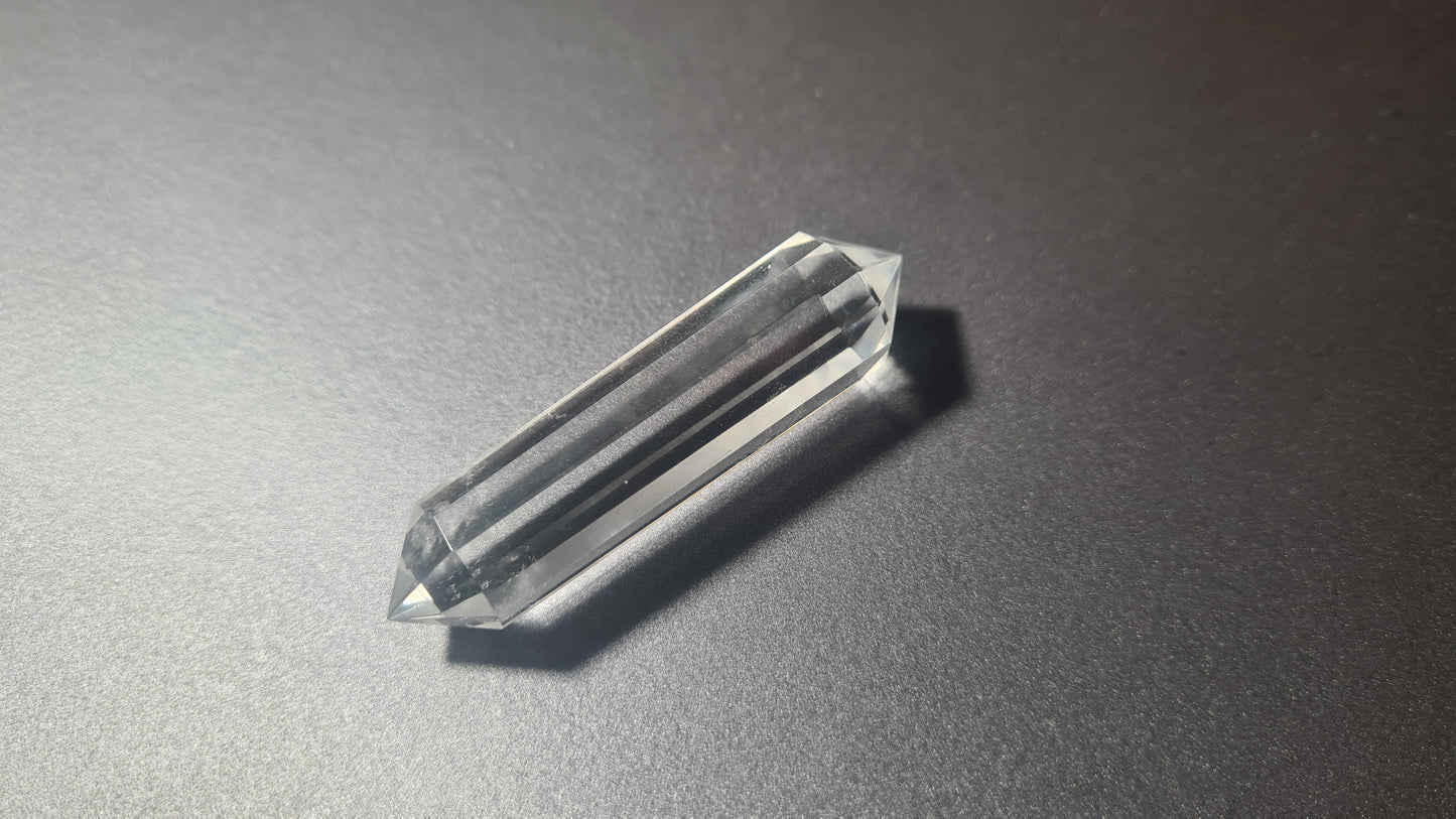 Cristal de quartz - 12 faces - 6.4 x 1.6 cm - 24g
