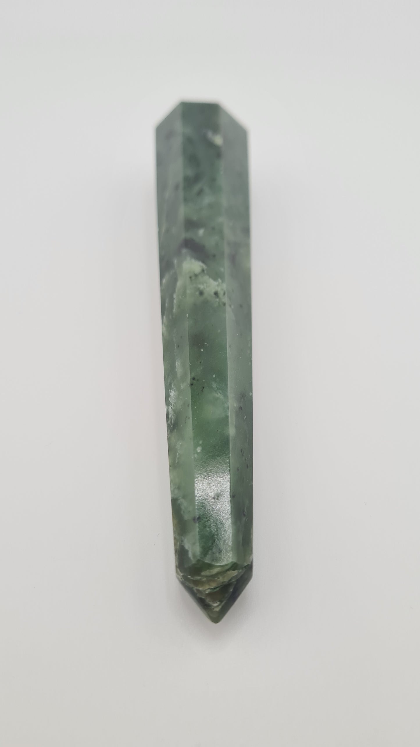Vogel en jade néphrite du Canada