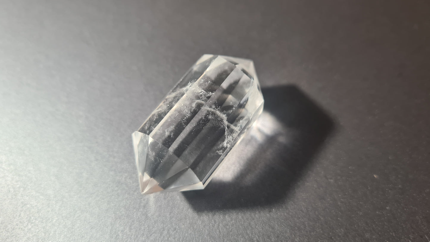 Cristal de quartz - 12 faces - 4.6 x 2.1 cm - 30g