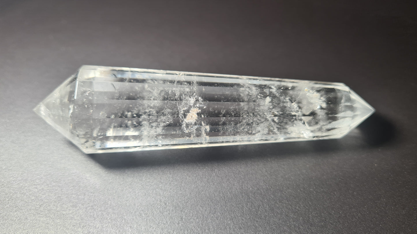 Cristal de quartz - 16 facettes - 12.1 x 2.9 cm - 126.9g