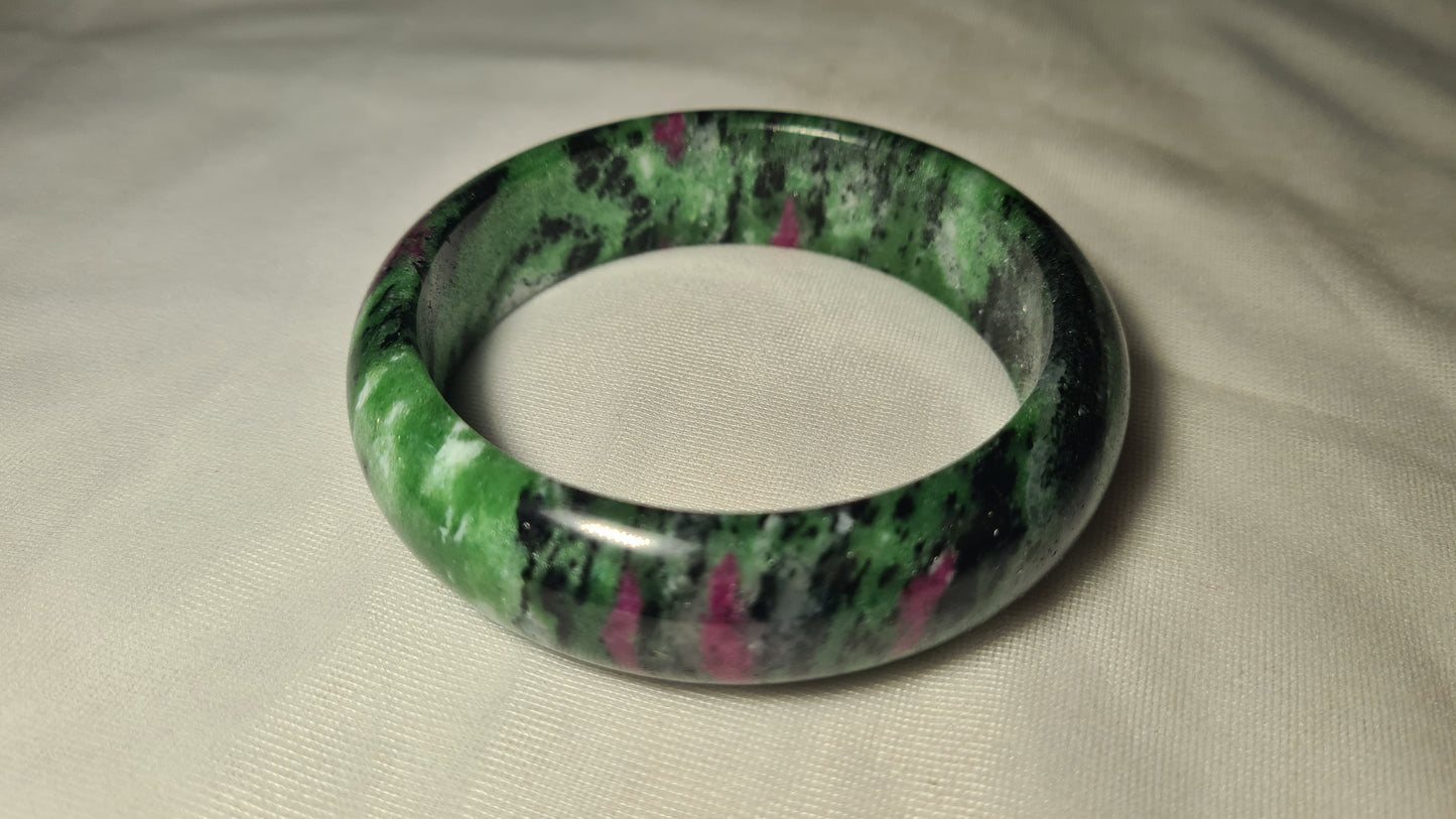 Bracelet massif "jonc" en rubis zoïsite
