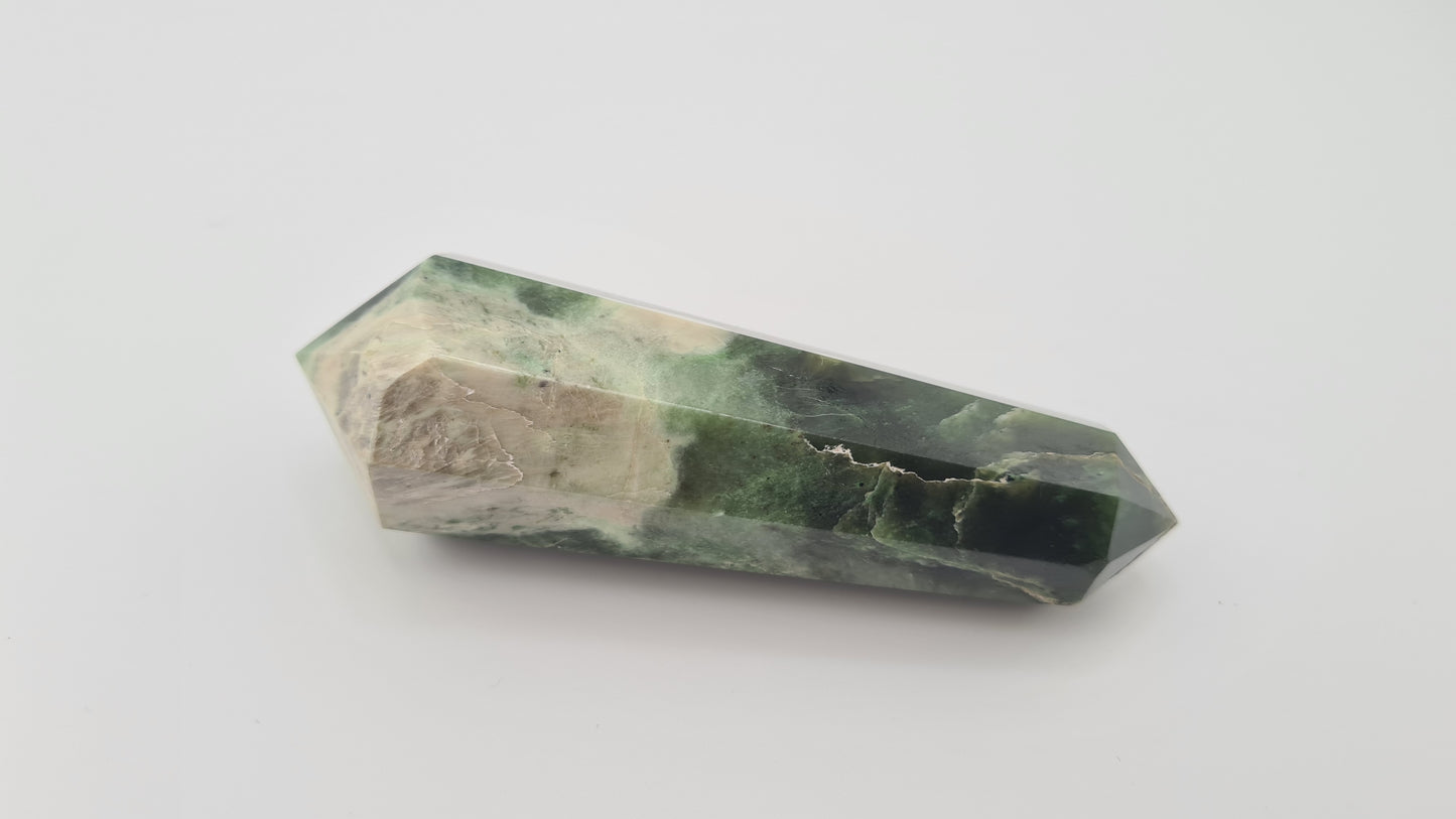 Vogel en jade néphrite du Canada