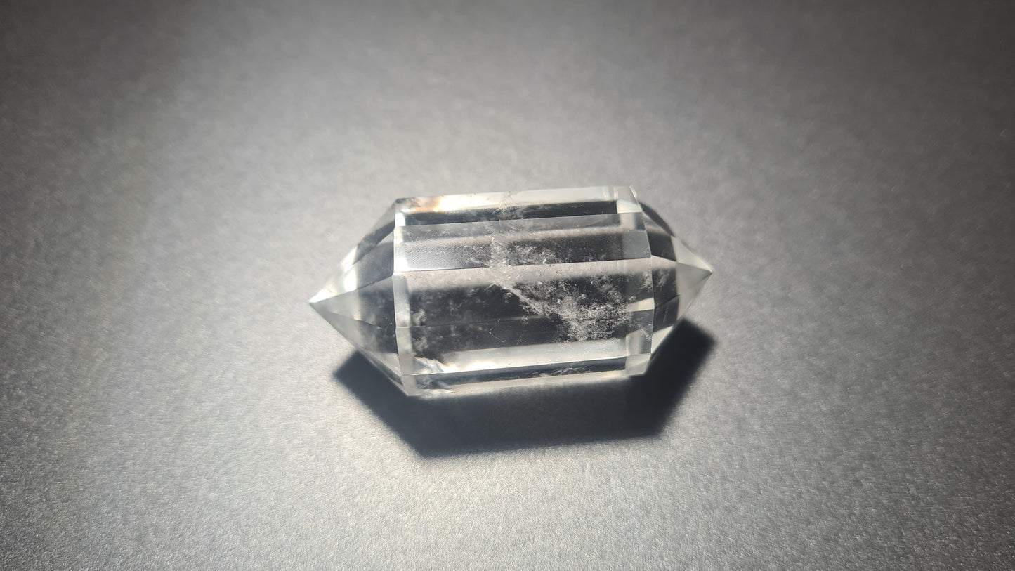 Cristal de quartz - 12 faces - 4.6 x 2.1 cm - 30g