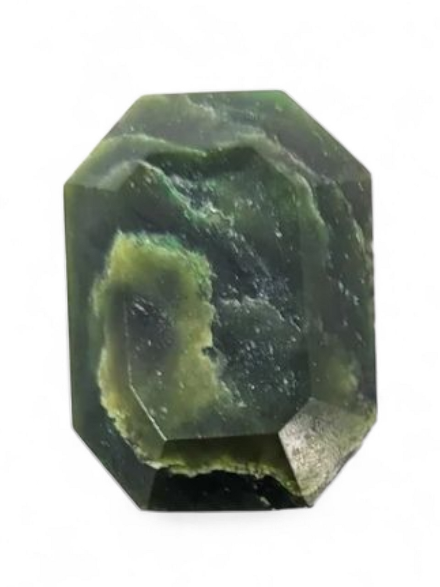Pierre facetée en jade néphrite du Canada