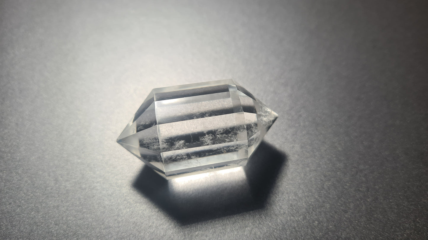 Cristal de quartz - 12 faces - 4.7 x 2.5 cm - 39g