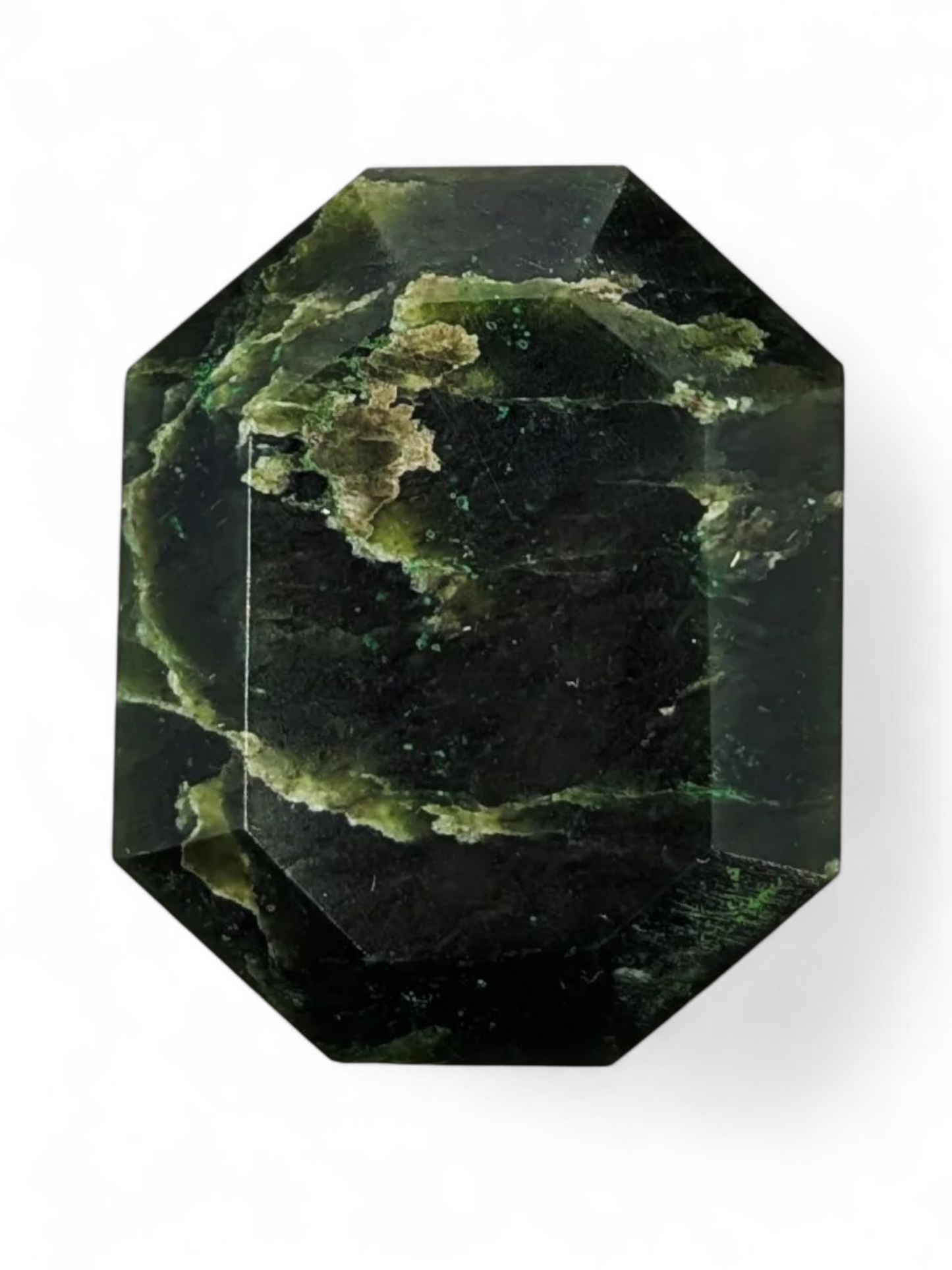 Pierre facetée en jade néphrite du Canada
