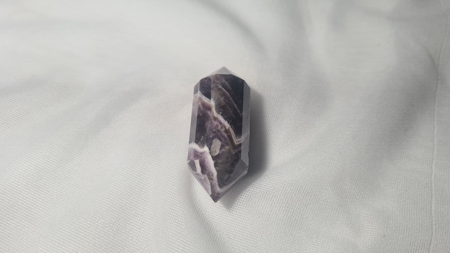 Améthyste taillée 12 facettes 5.5x2cm