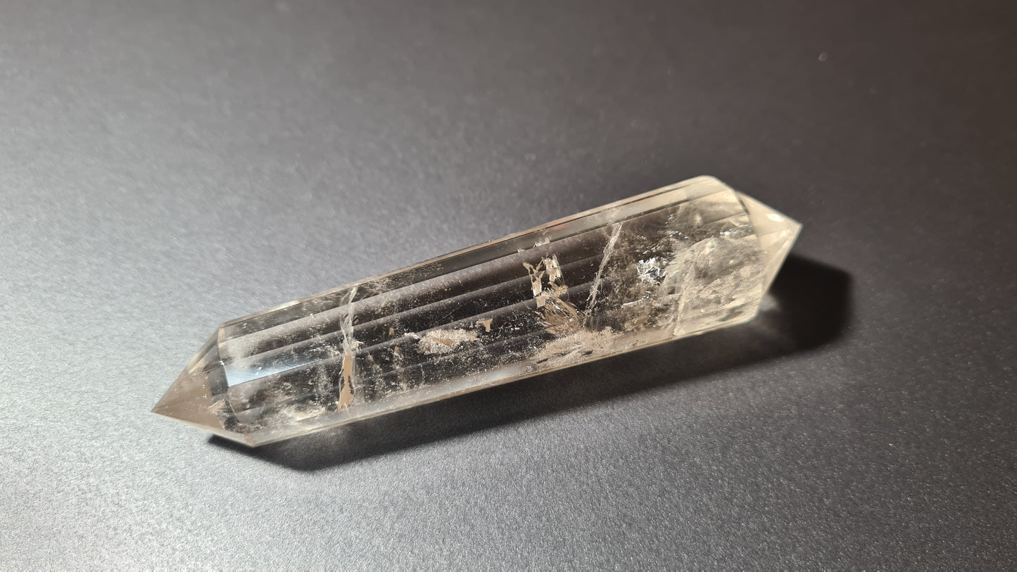 Cristal de quartz fumé - 16 facettes - 10.3 x 2.3 cm - 79.8g