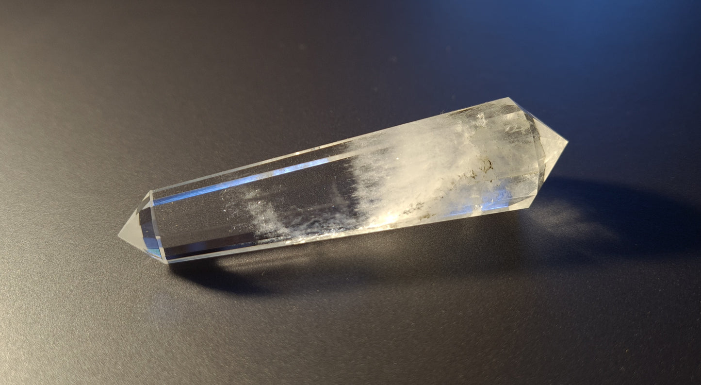 Quartz crystal - 12 faces - 7.8cm x 1.9cm - 34g