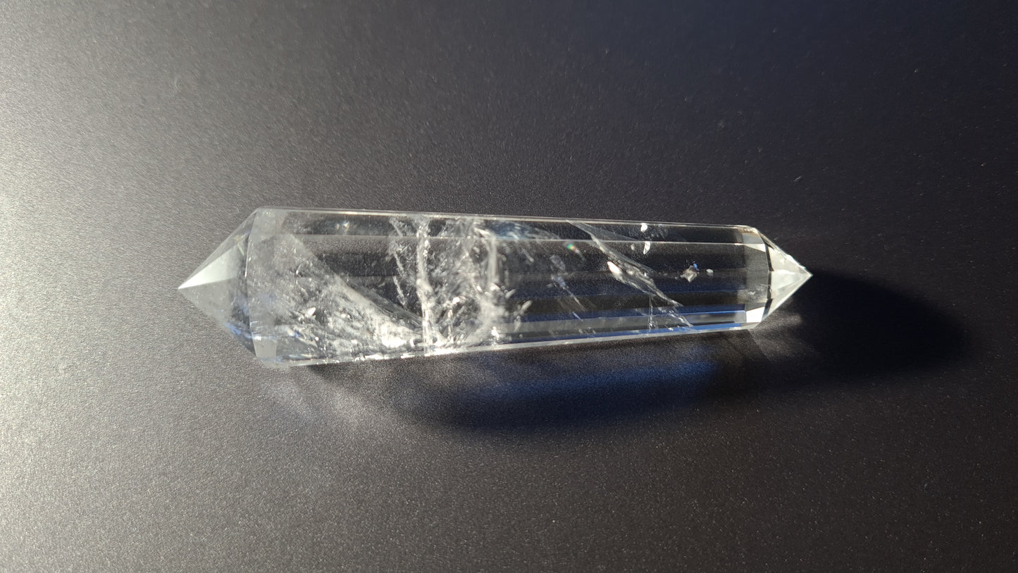 Cristal de quartz - 12 faces - 7.8 x 2 cm - 35g COUP DE COEUR