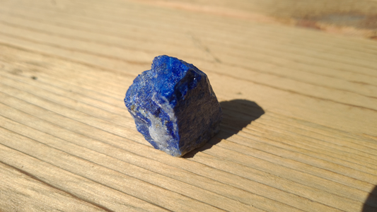 Pierre de lapis-lazuli brute de 24g