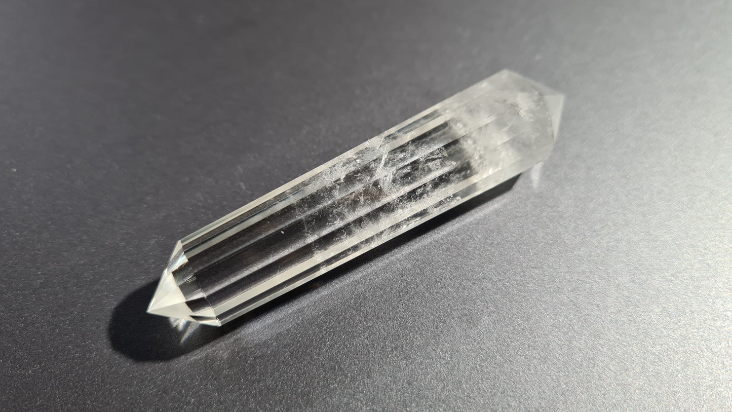 Quartz crystal - 12 faces - 7.7 x 1.6 cm - 30g