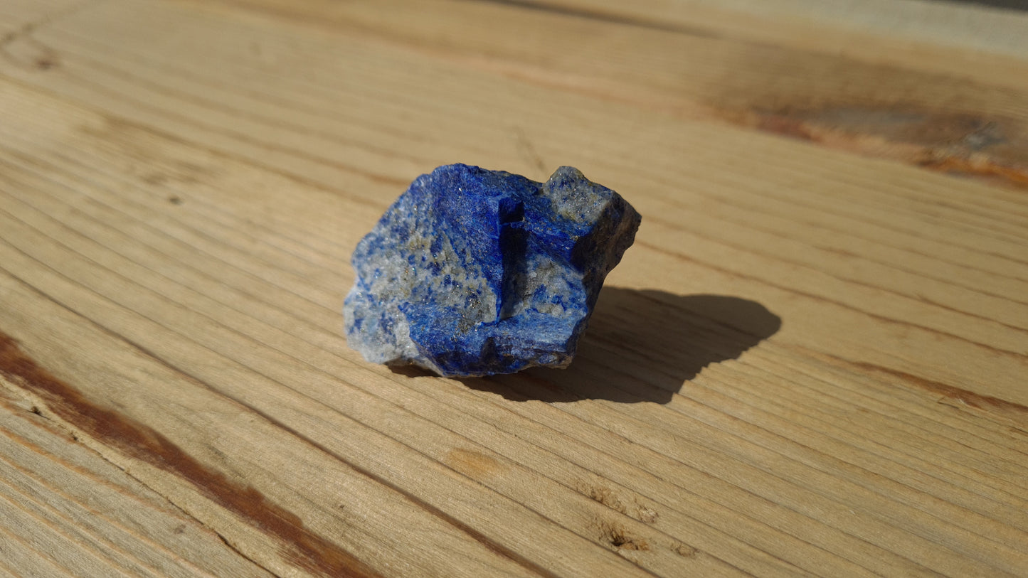 Pierre de lapis-lazuli brute de 52.9g