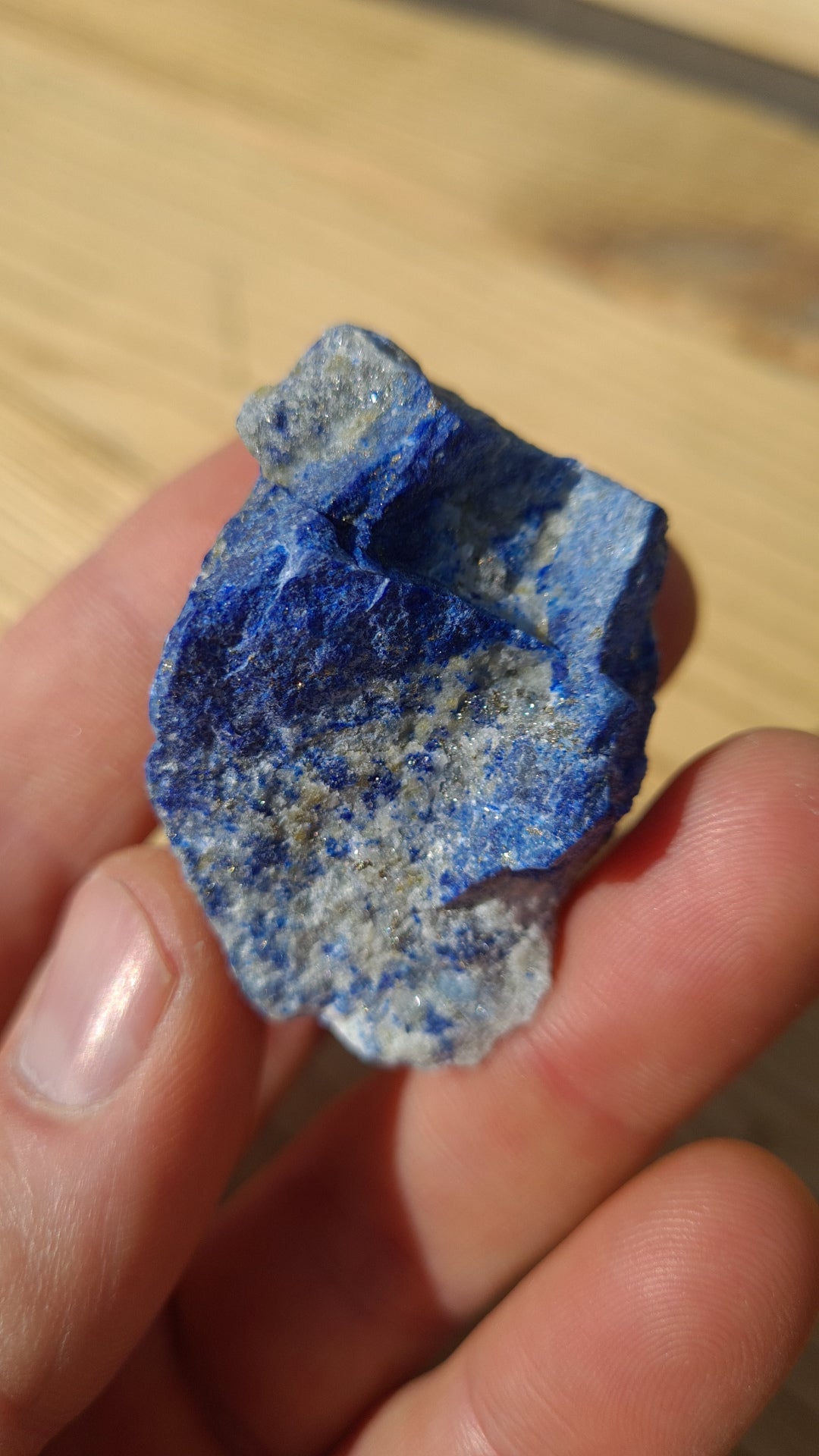 Pierre de lapis-lazuli brute de 52.9g