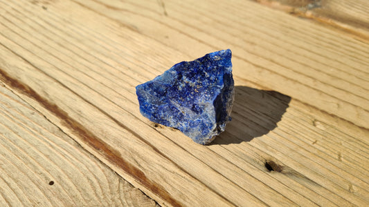 Pierre de lapis-lazuli brute de 59.6g