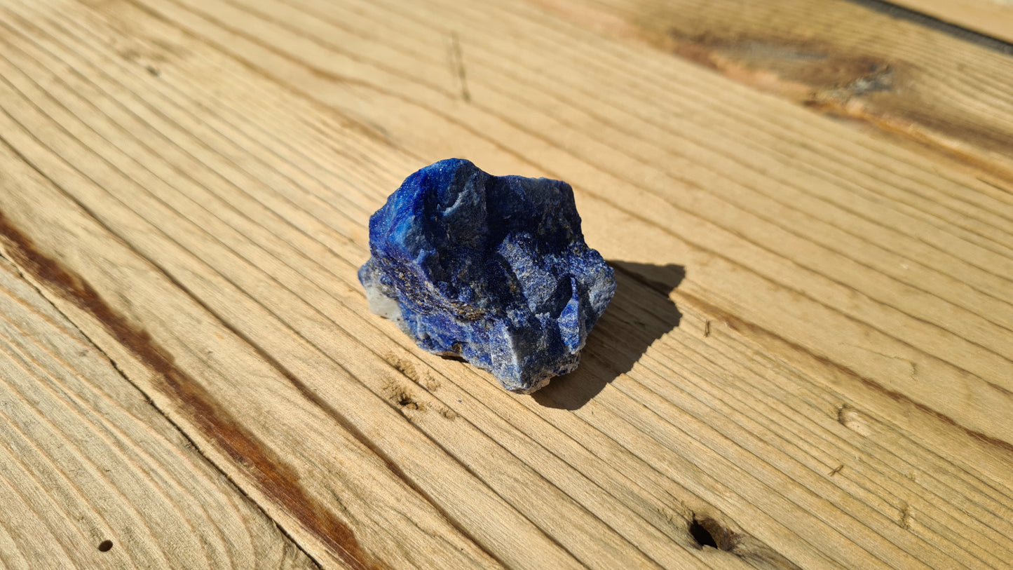 Pierre de lapis-lazuli brute de 59.6g