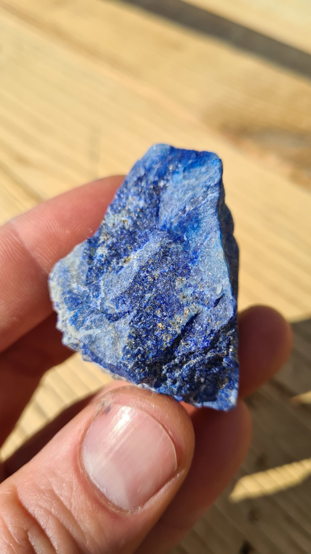 Pierre de lapis-lazuli brute de 59.6g