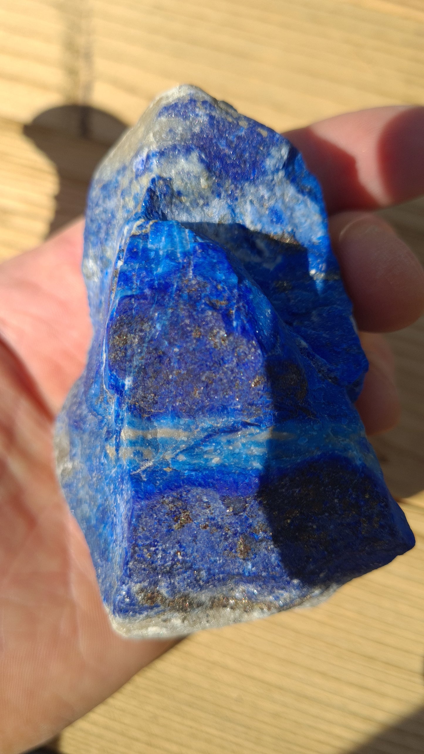 Pierre de lapis-lazuli brute de 374g