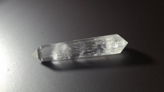 Quartz crystal - 12 faces - 7.7 x 1.6 cm - 30g