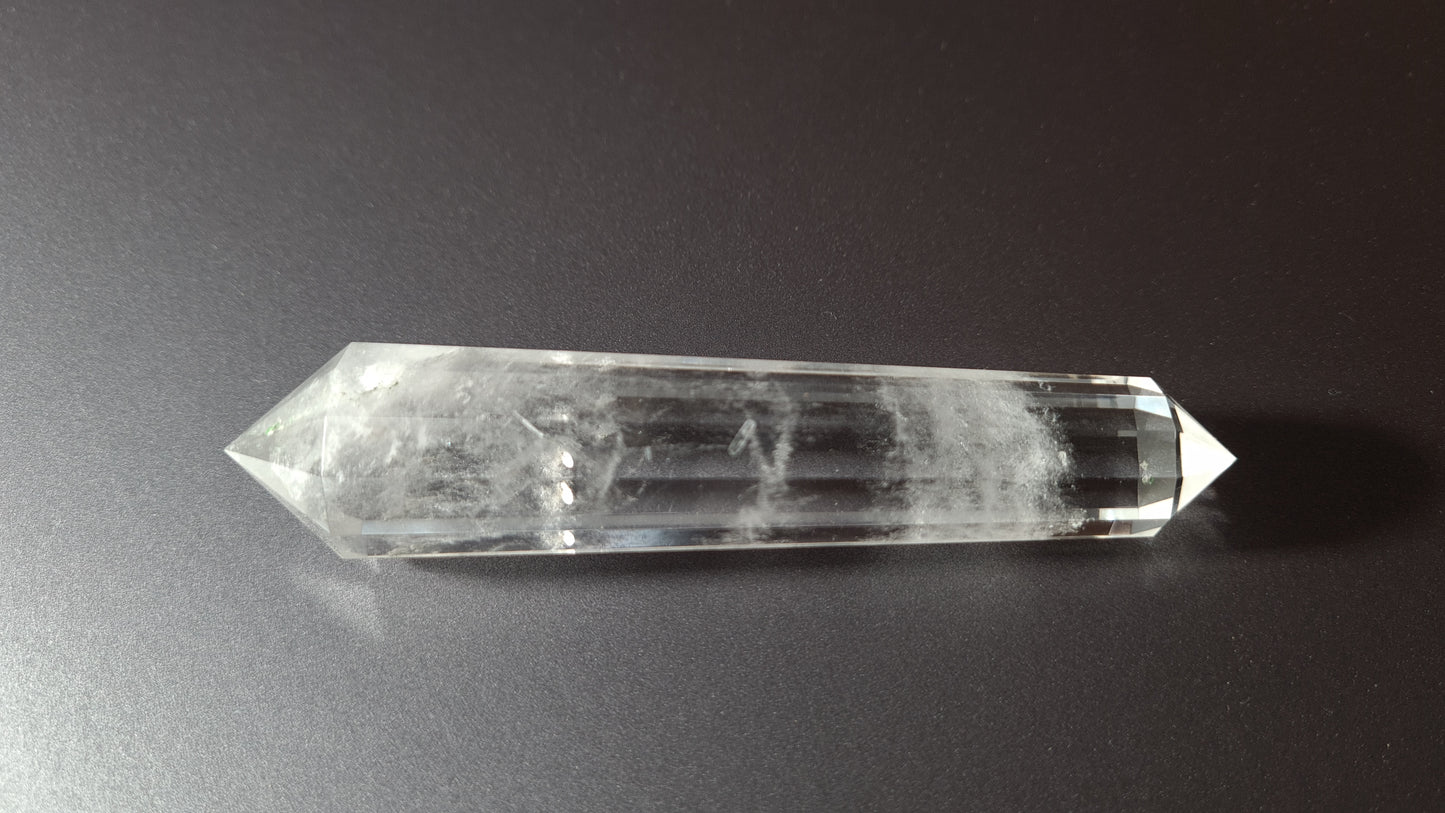 Quartz crystal - 12 faces - 7.7 x 1.6 cm - 30g