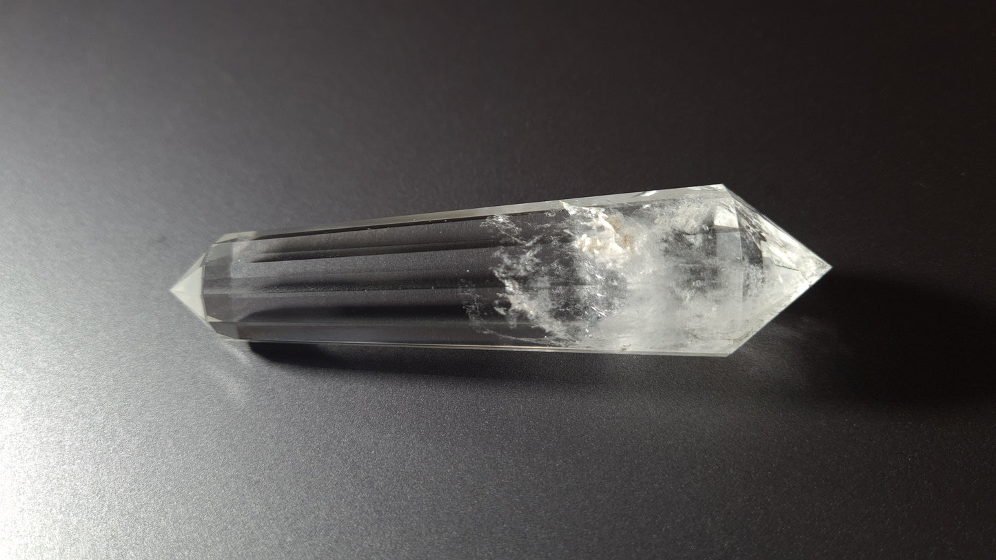 Quartz crystal - 12 faces - 7.7 x 1.6 cm - 30g