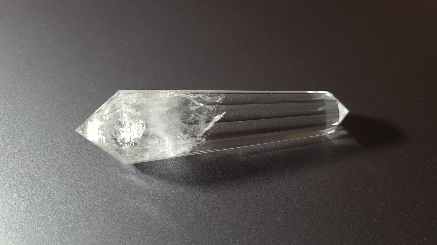 Quartz crystal - 12 faces - 7.7 x 1.6 cm - 30g