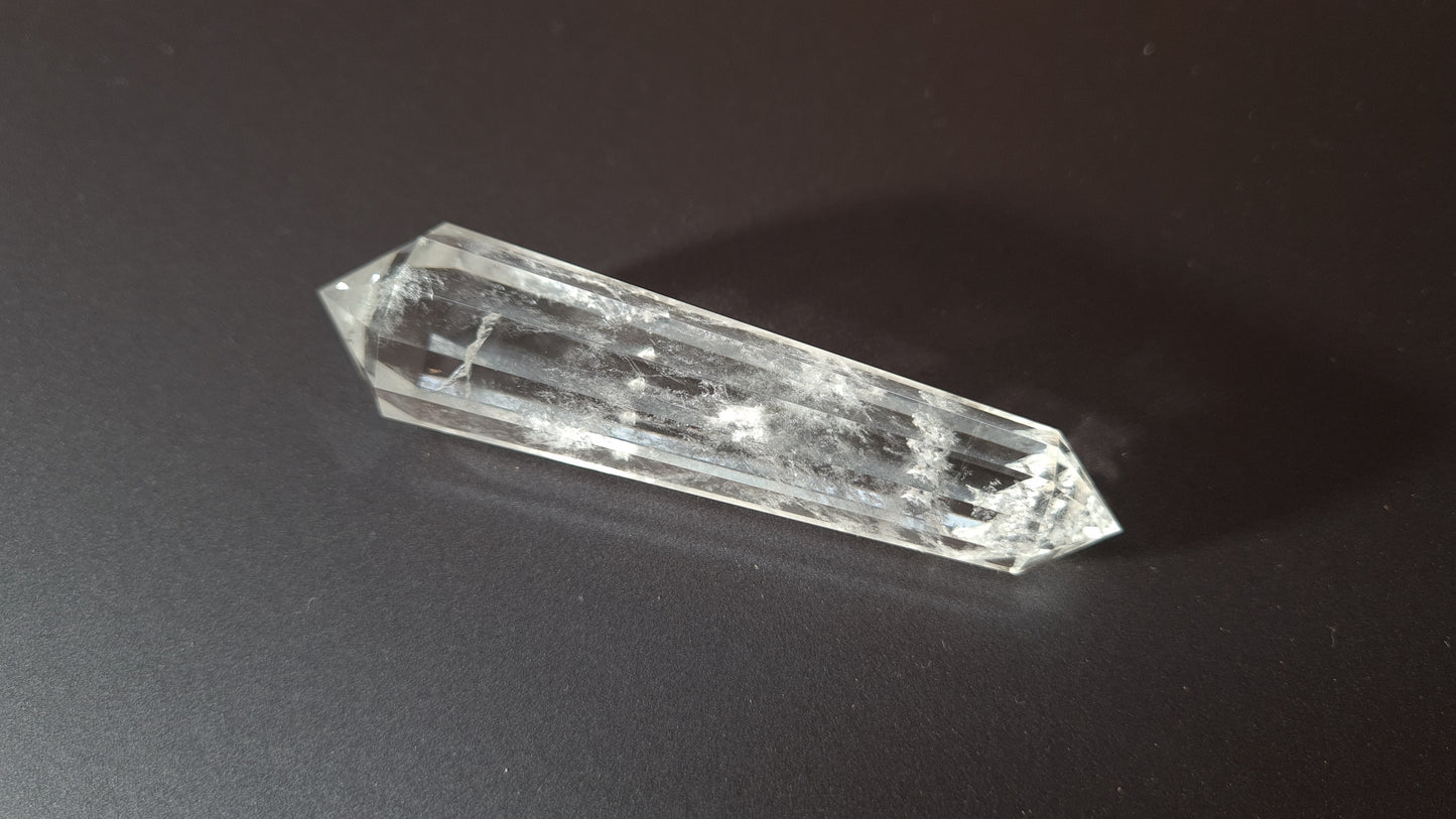 Quartz crystal - 12 faces - 7.7 x 1.6 cm - 30g