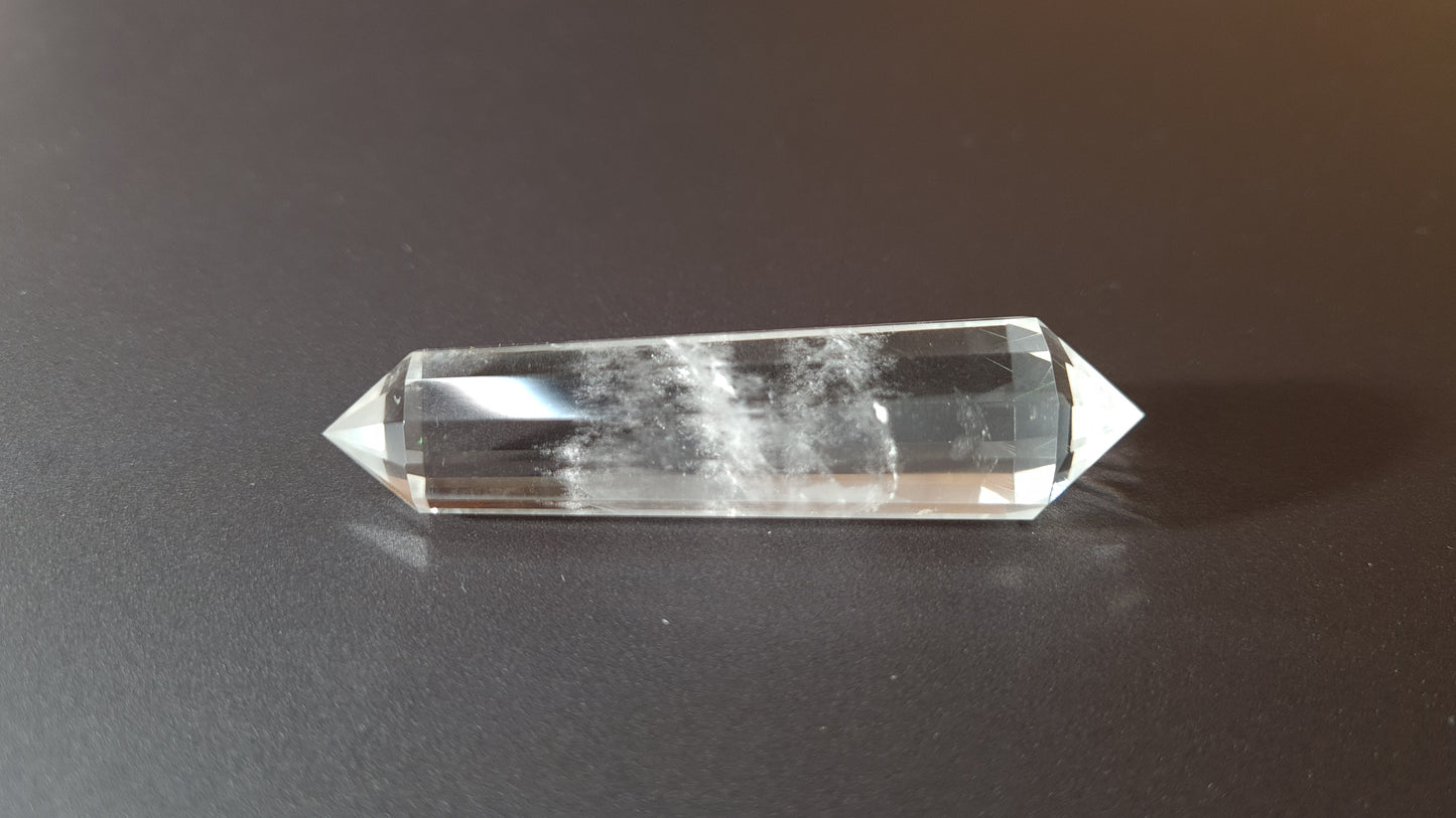 Quartz crystal - 12 faces - 7.7 x 1.6 cm - 30g