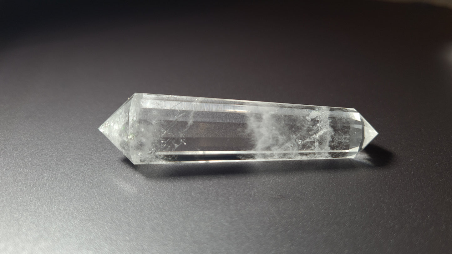 Quartz crystal - 12 faces - 7.7 x 1.6 cm - 30g