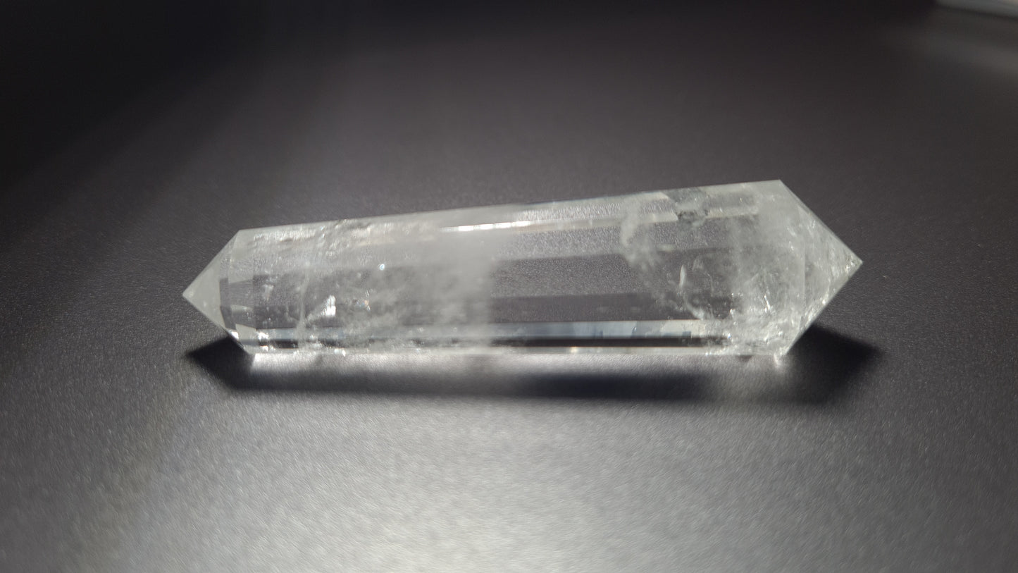 Quartz crystal - 12 faces - 7.7 x 1.6 cm - 30g