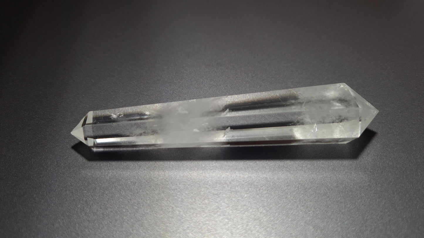 Quartz crystal - 12 faces - 7.7 x 1.6 cm - 30g