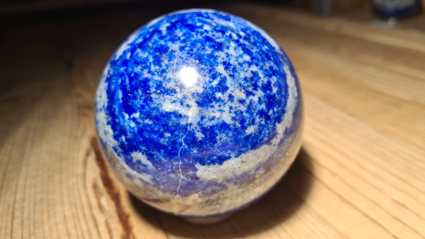 Sphère de 81mm de lapis-lazuli