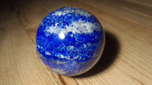 Sphère de 83mm de lapis-lazuli