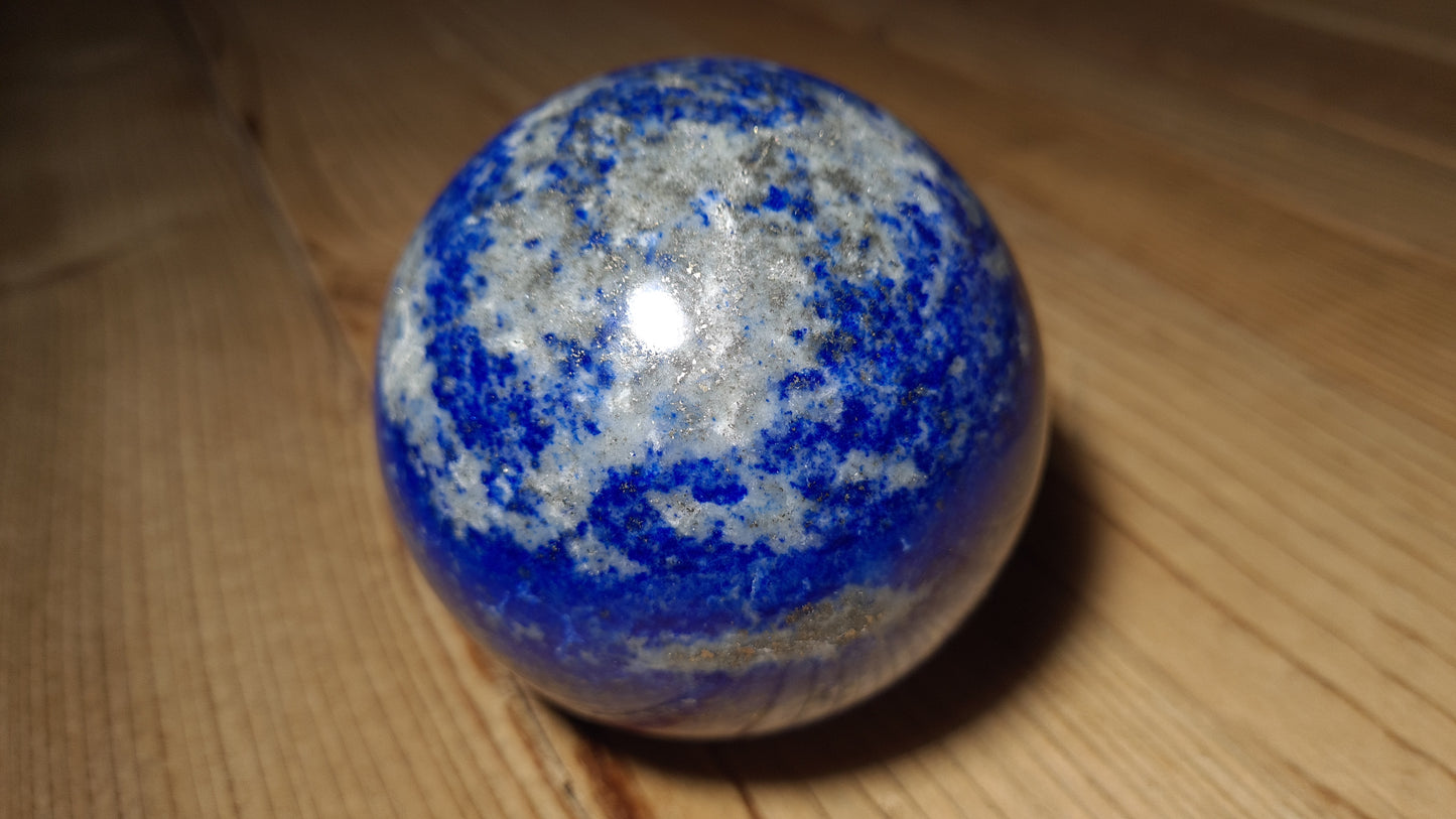 Sphère de 83mm de lapis-lazuli