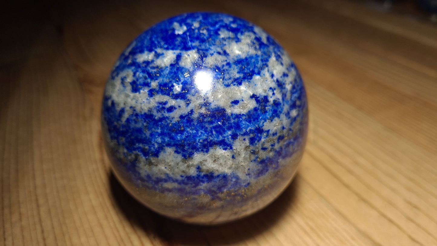 Sphère de 81mm de lapis-lazuli