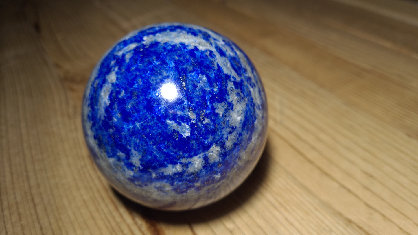 Sphère de 81mm de lapis-lazuli