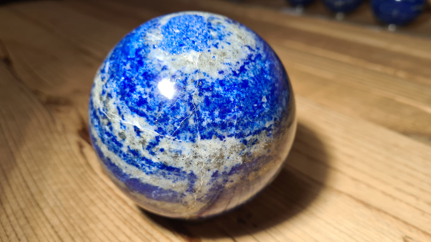 Sphère de 89mm de lapis-lazuli