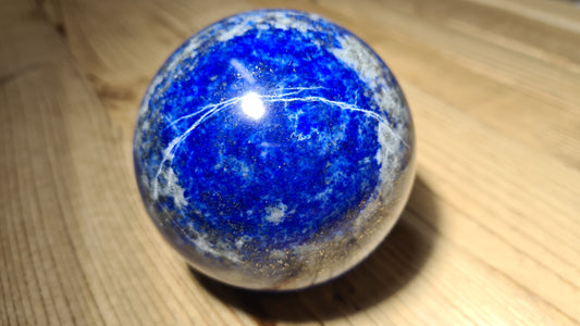 Sphère de 83mm de lapis-lazuli